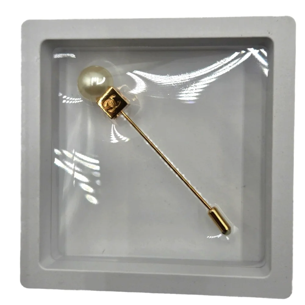 #22 - AUTHENTIC Chanel Gold Pin Brooch Golden - VINTAGE - Picture 2 of 13